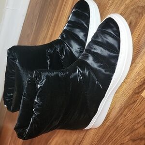 Gentle Souls Rosette Puff Boot Quilted Black NEW Size 8.5